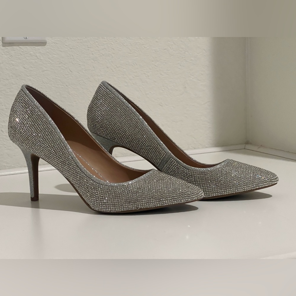INC. International Concepts Silver Crystal Size 8 Pumps